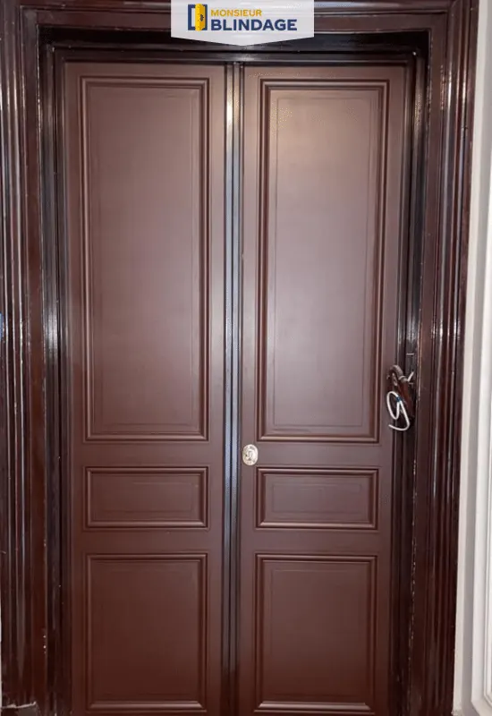 Renforcement de Porte en Bois avec Tôle en Acier
