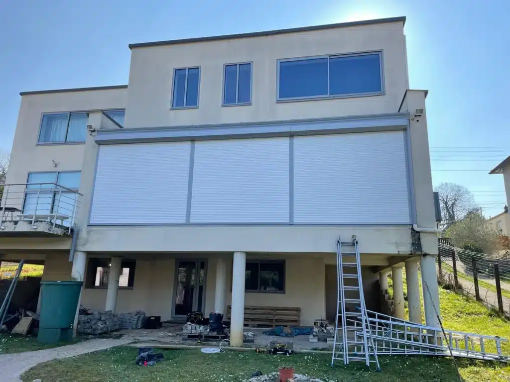 Dimensions d’un store banne : largeur, avancée et inclinaison
